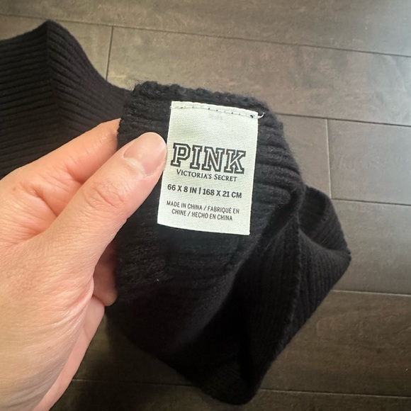 NWOT PINK - Rib Black Scarf - Picture 3 of 7